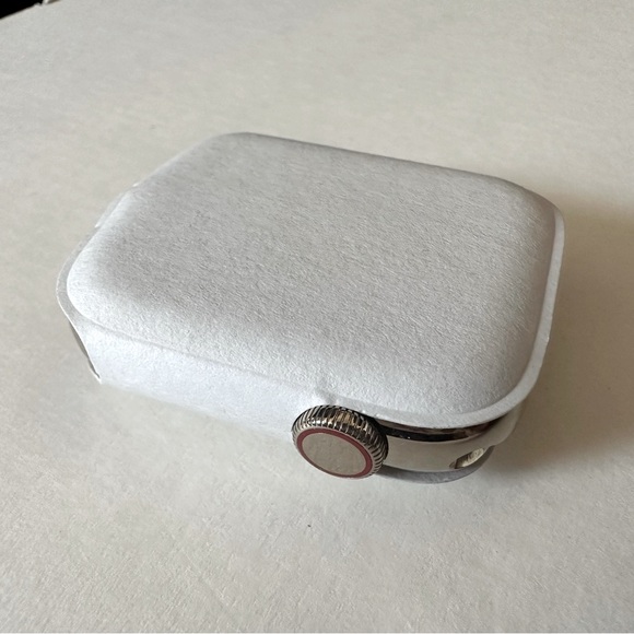 Apple iWatch Series 6 Gold Stainless Steel Case 44mm - Picture 9 of 15